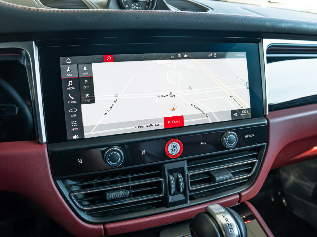 Certified 2023 Porsche Macan AWD/4WD image 9