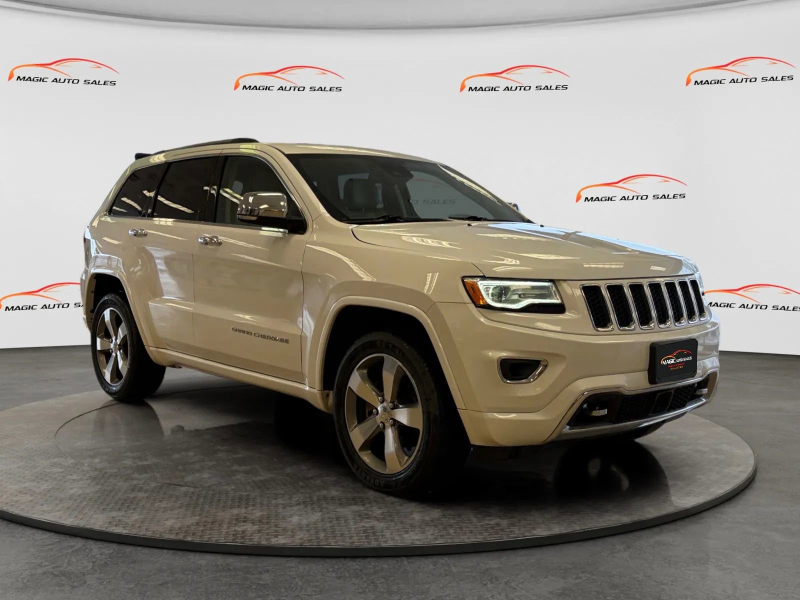 Used 2016 Jeep Grand Cherokee Overland w/ Advanced Technology Group AWD/4WD image 44