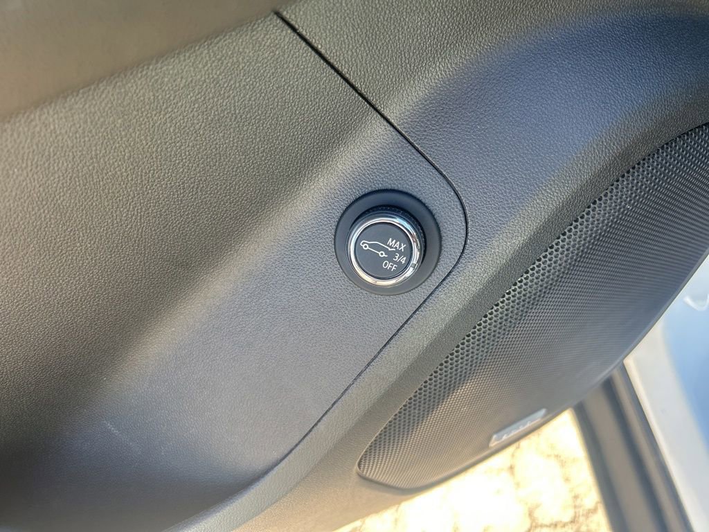 Used 2020 GMC Acadia SLT w/ Premium Package image 24