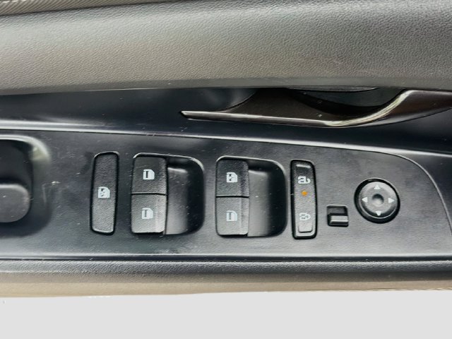 Used 2025 Hyundai Elantra Sport FWD image 17