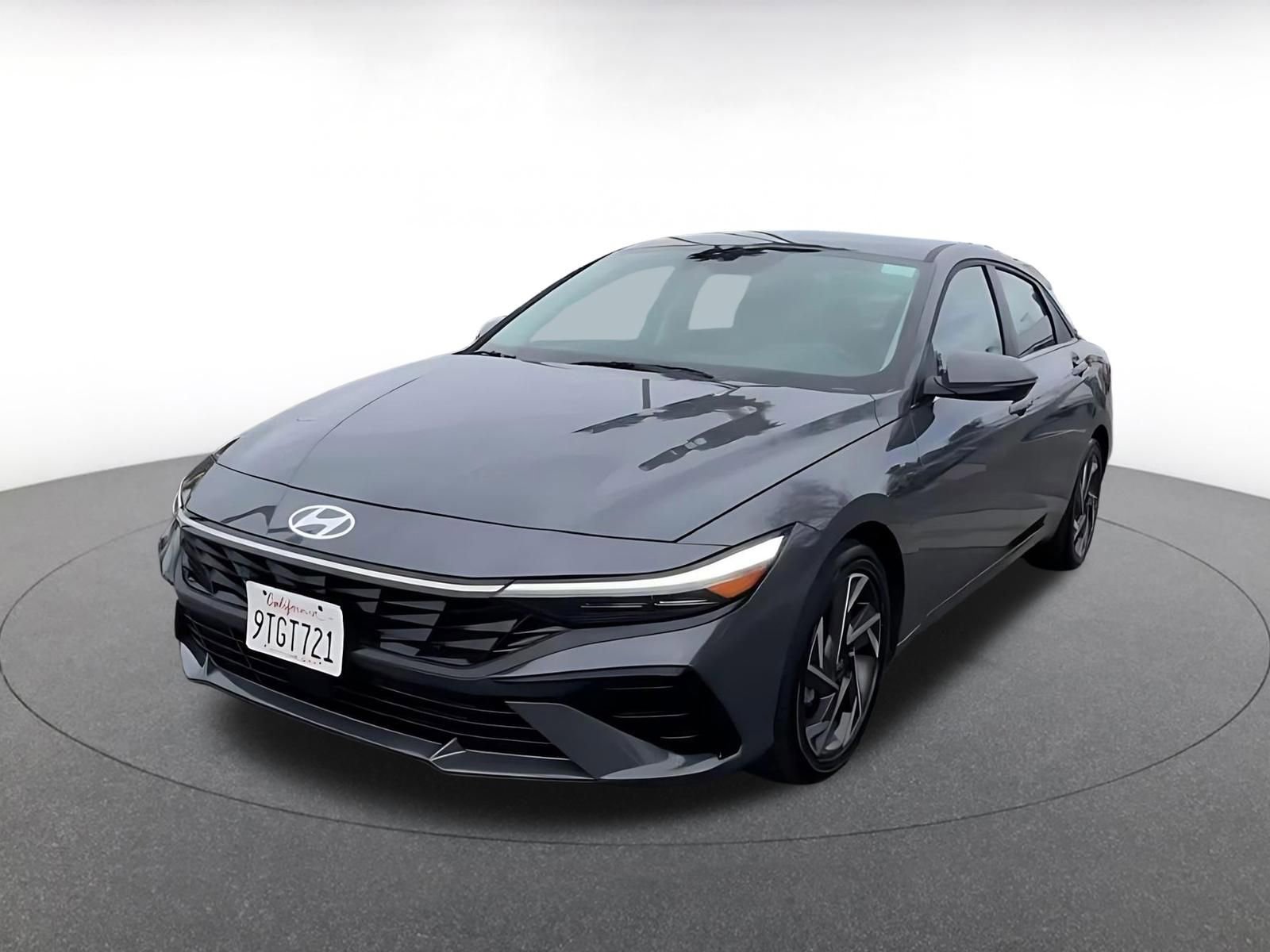 Used 2025 Hyundai Elantra Limited FWD image 7