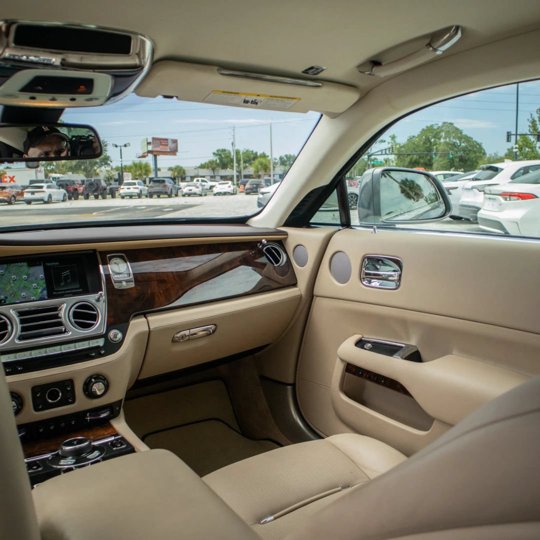 Used 2019 Rolls-Royce Wraith RWD image 37