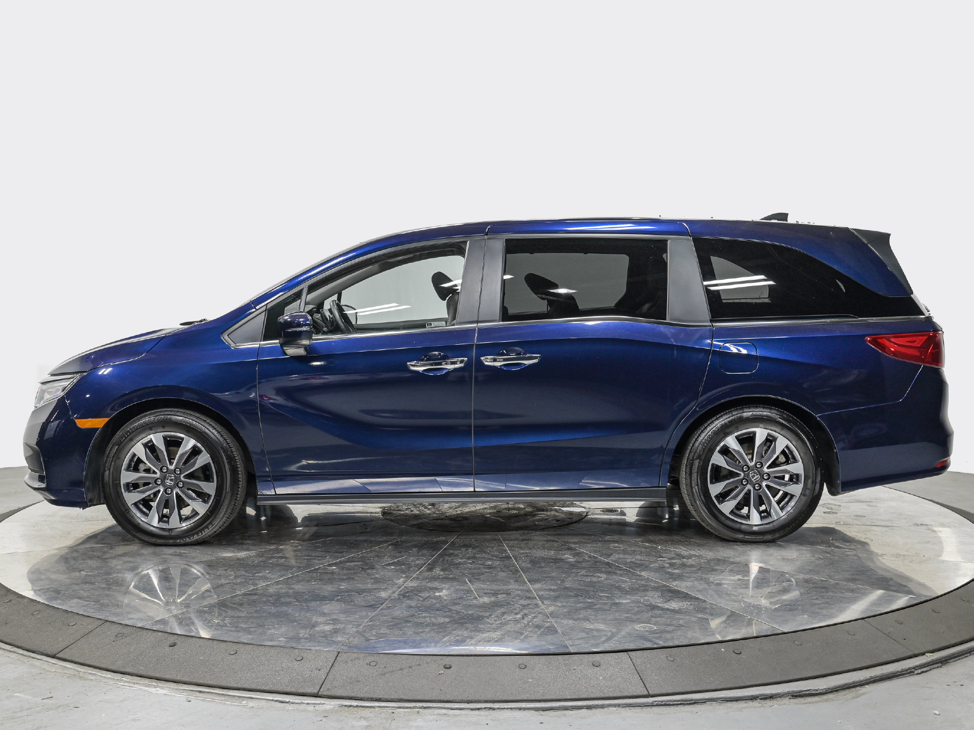 Used 2021 Honda Odyssey EX-L image 2