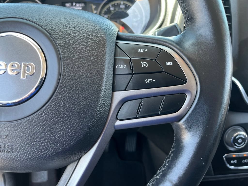 Used 2019 Jeep Cherokee Latitude Plus FWD image 23