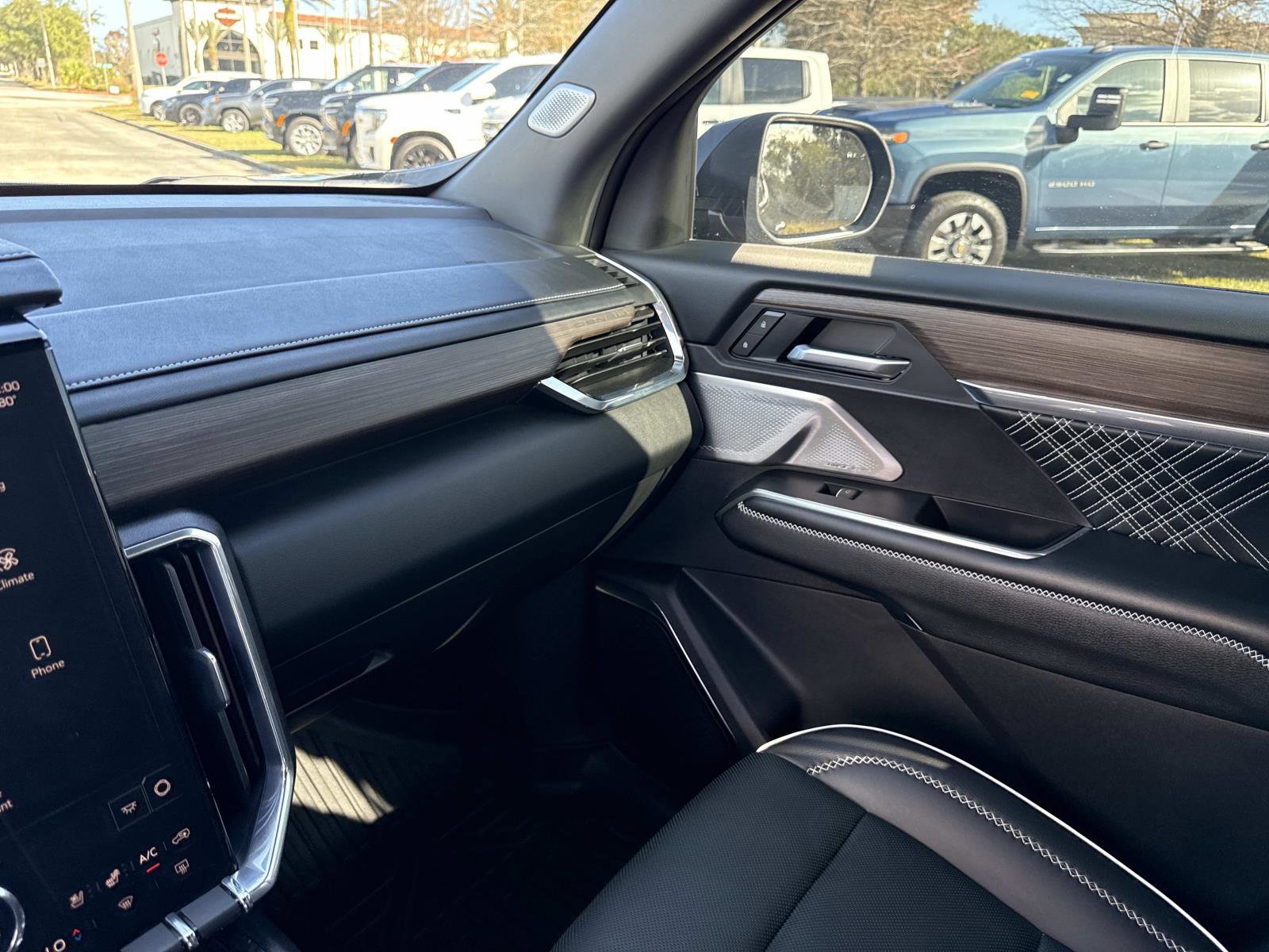 Used 2025 GMC Acadia Denali w/ Super Cruise Package image 23