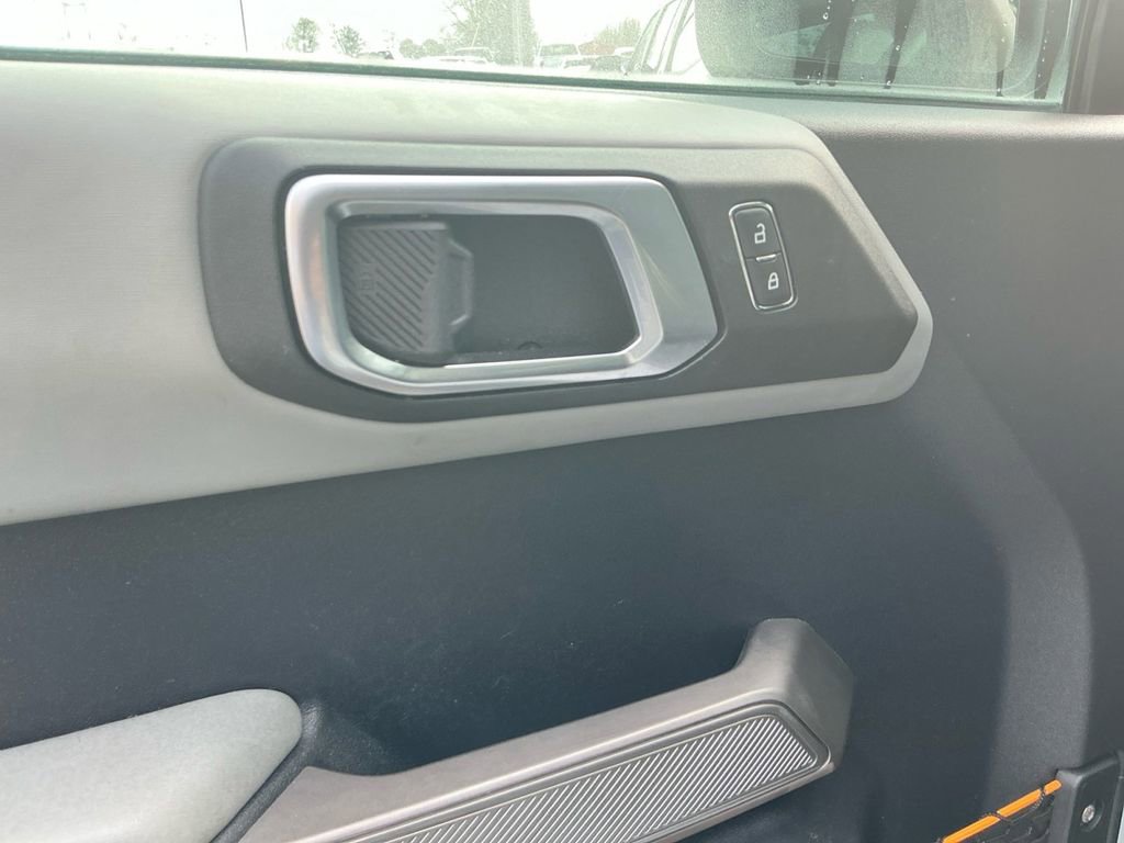 Used 2022 Ford Bronco Badlands image 16
