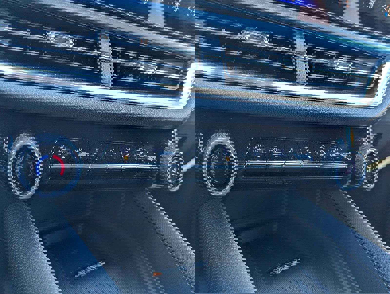 New 2026 Chevrolet Equinox EV LT image 19