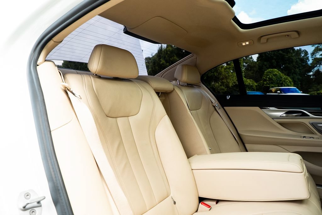 Used 2018 BMW 740i RWD image 40
