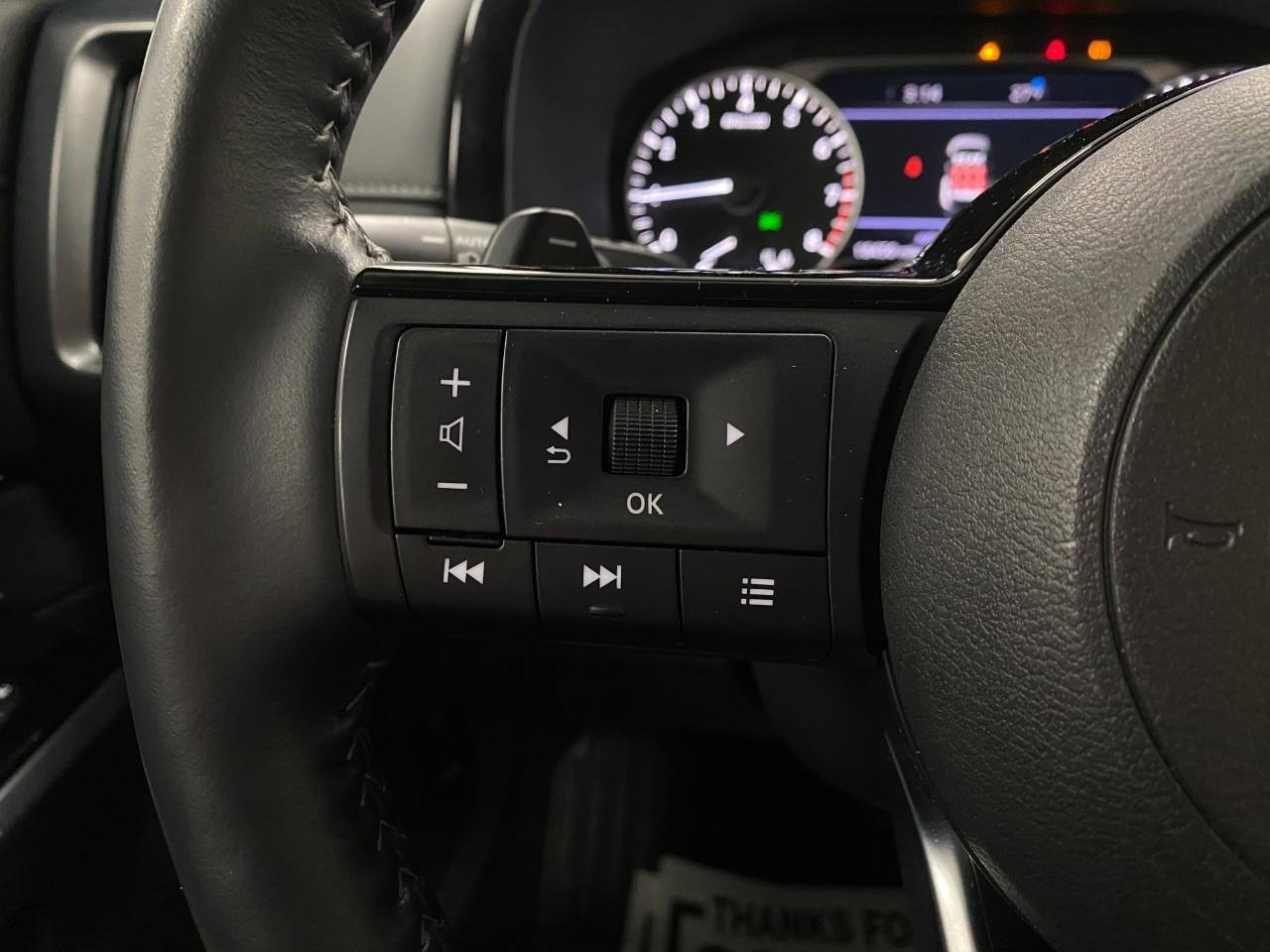 Used 2025 Nissan Pathfinder SL image 16