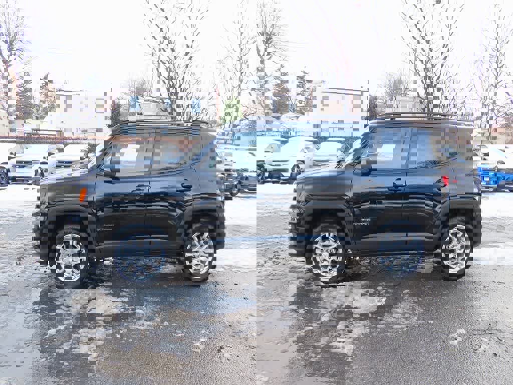 Used 2022 Jeep Renegade Latitude image 3