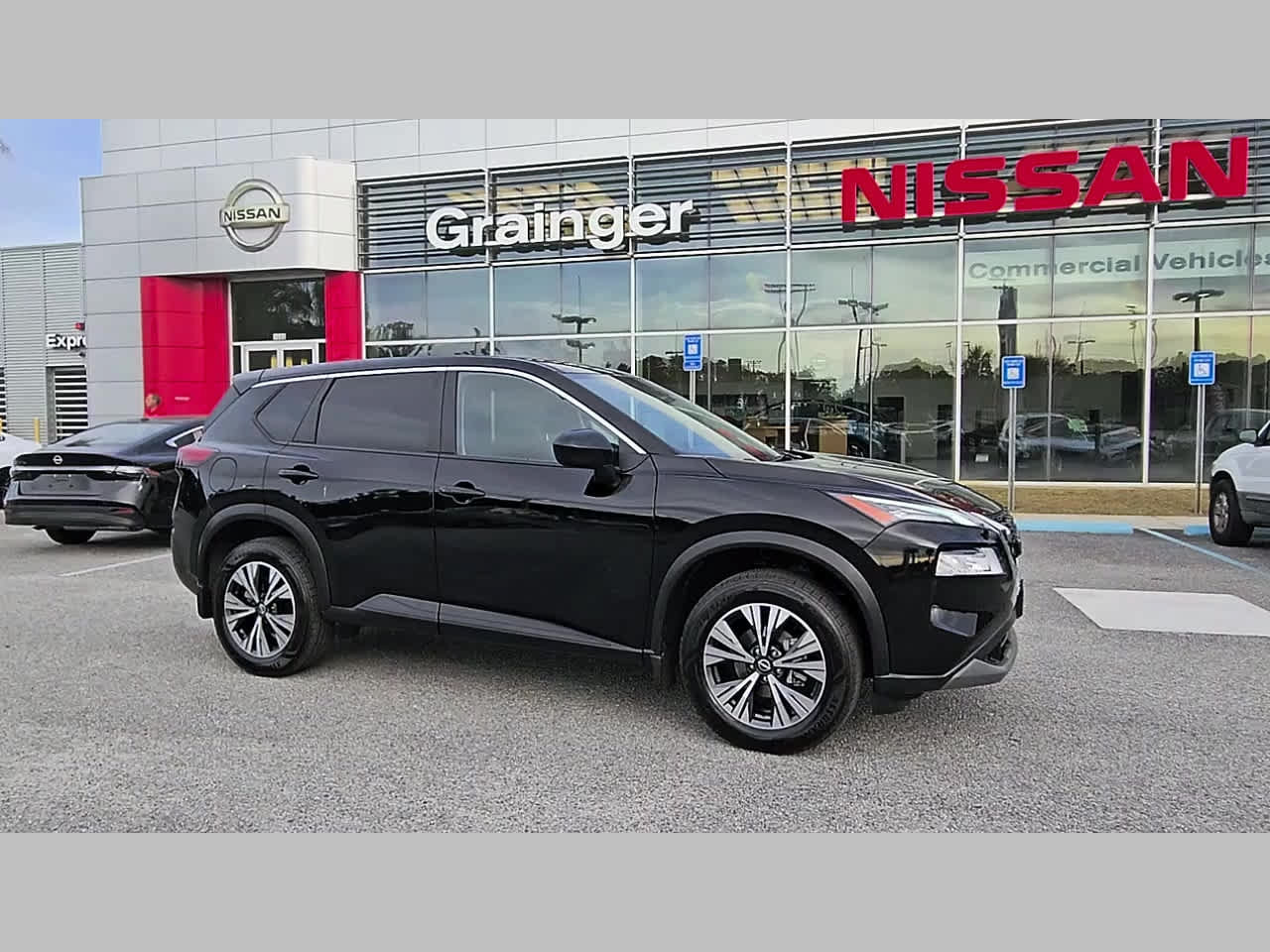 Used 2023 Nissan Rogue SV AWD/4WD image 17