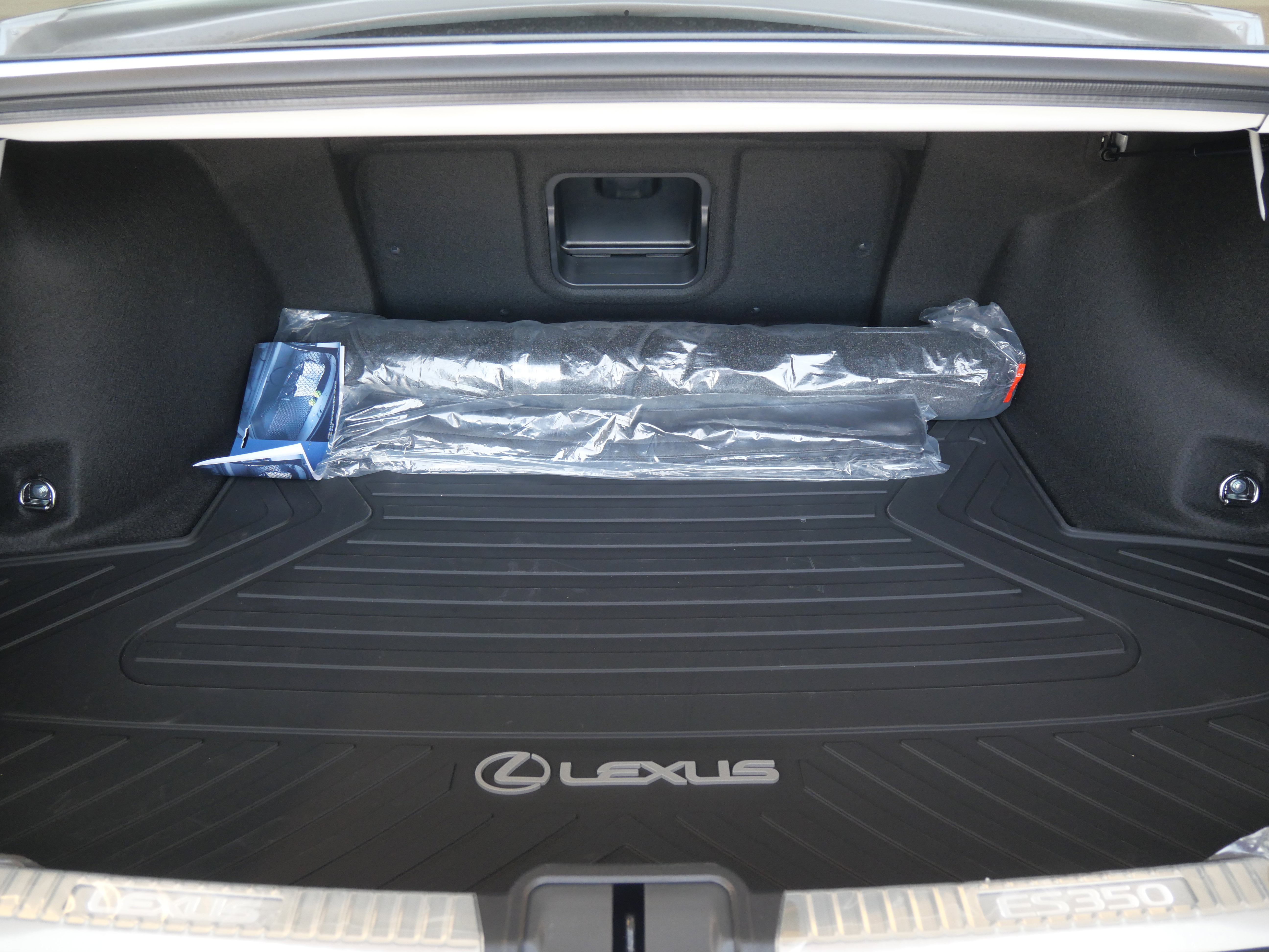 Used 2025 Lexus ES 350 w/ Premium Package image 8