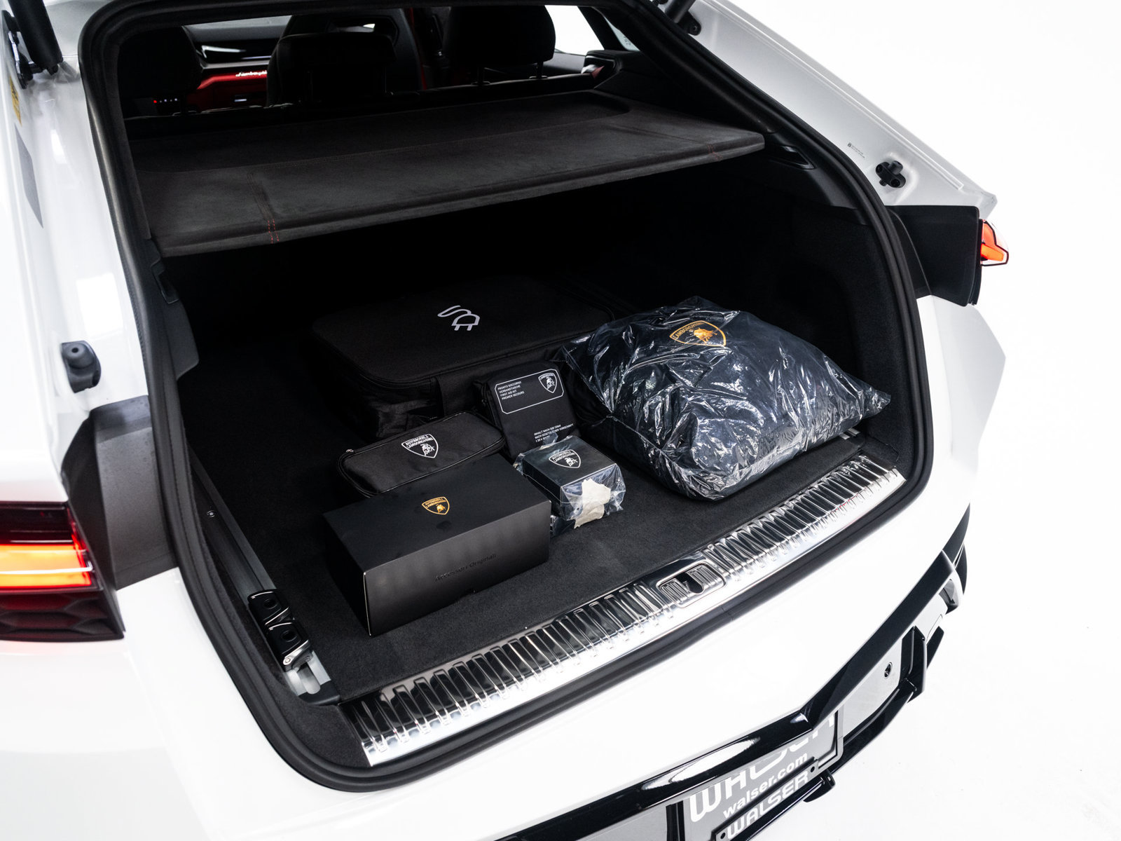 Used 2025 Lamborghini Urus SE AWD/4WD image 96