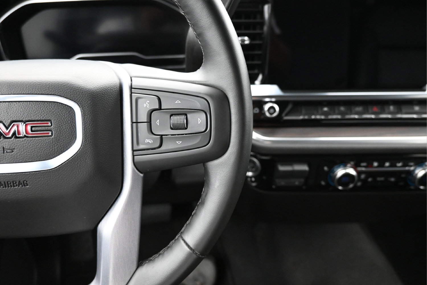 Used 2025 GMC Sierra 1500 SLT RWD image 18