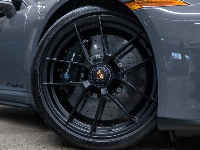Used 2025 Porsche 911 Carrera 4 GTS image 15