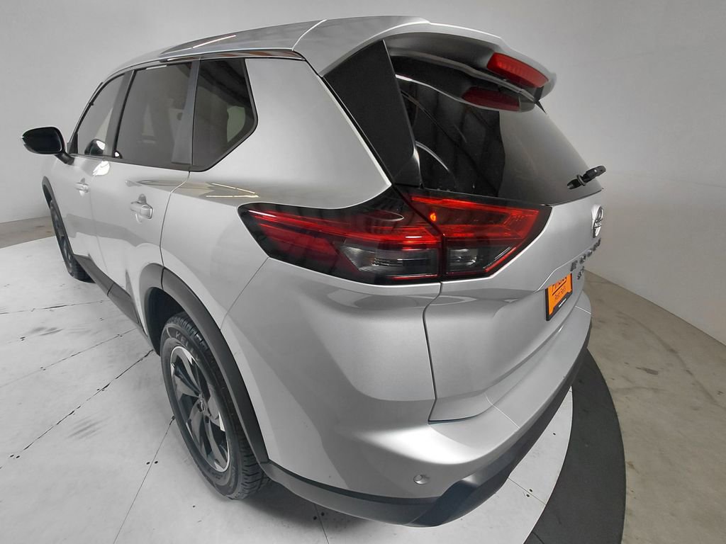 Used 2024 Nissan Rogue SV AWD/4WD image 5