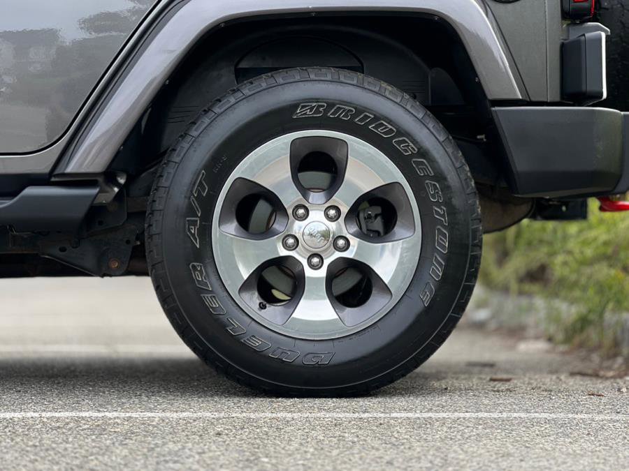 Used 2018 Jeep Wrangler Unlimited Sahara image 38