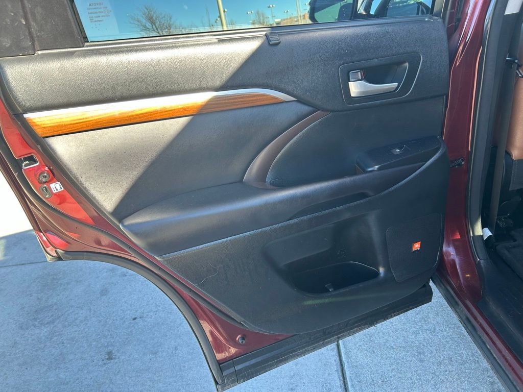 Used 2017 Toyota Highlander Limited image 13