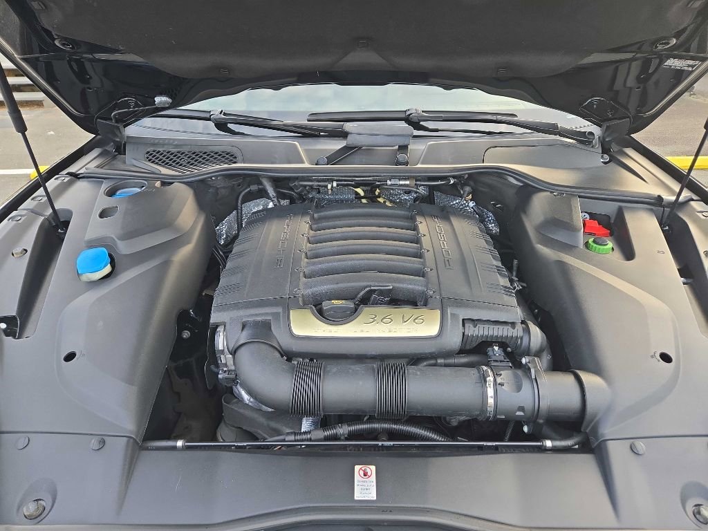 Used 2017 Porsche Cayenne Platinum Edition image 33