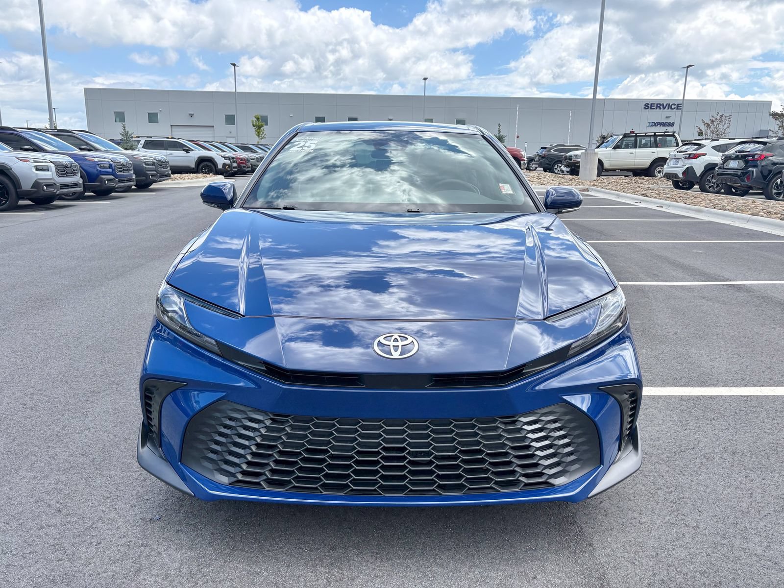 Used 2025 Toyota Camry SE FWD image 2