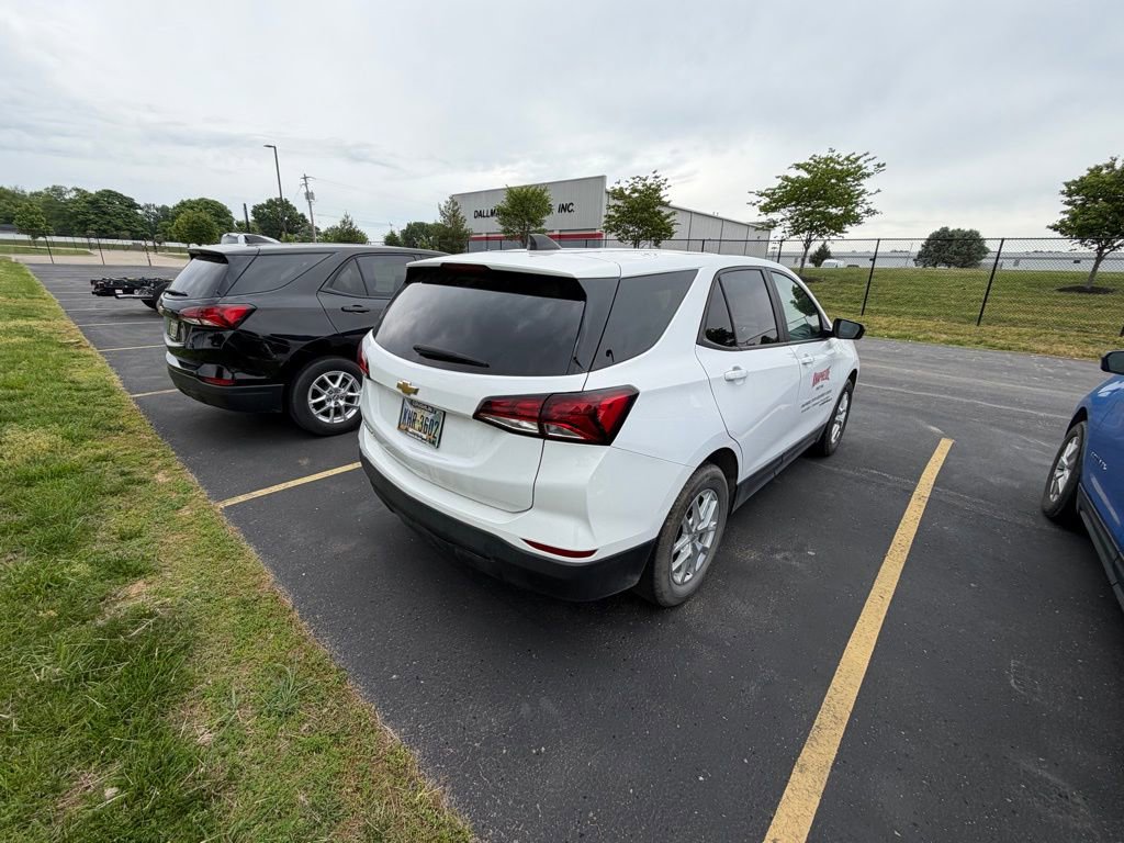 Used 2024 Chevrolet Equinox LS w/ LS Convenience Package FWD image 5