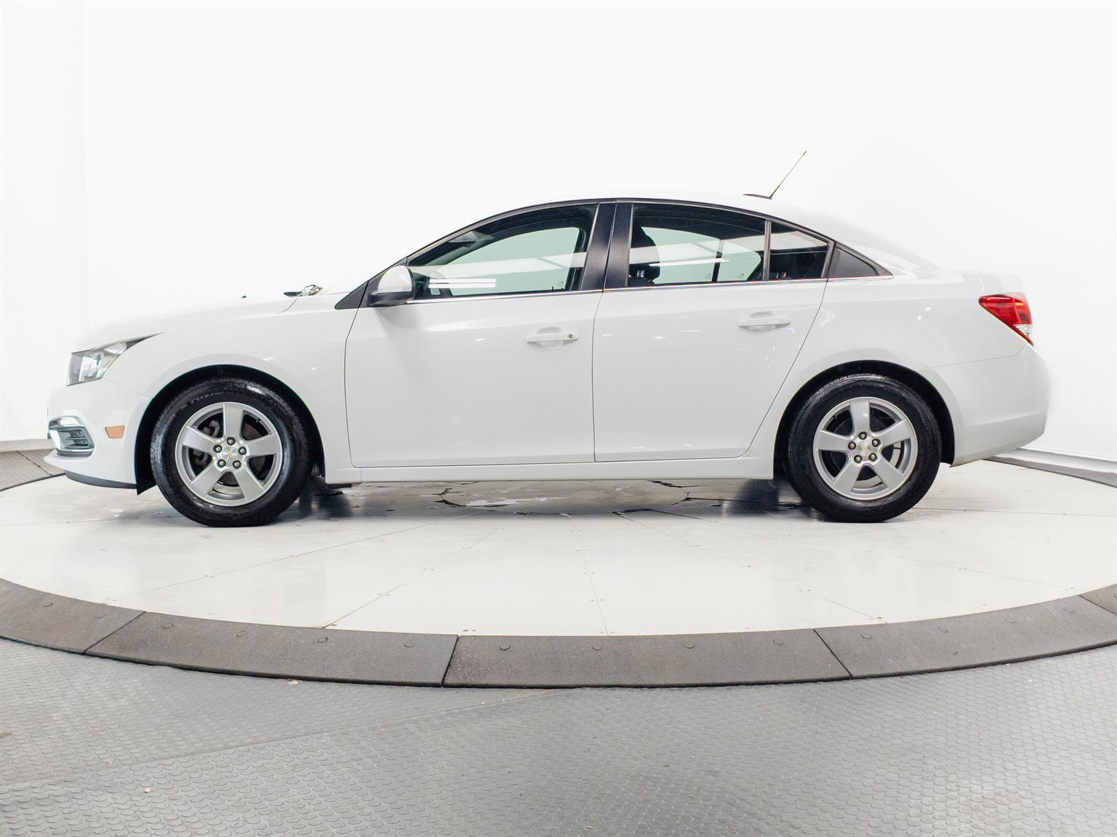 Used 2015 Chevrolet Cruze LT FWD image 6