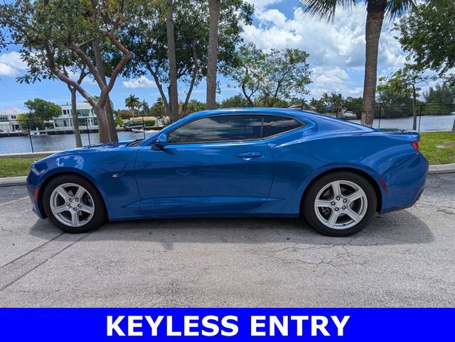 Used 2018 Chevrolet Camaro LT RWD image 4
