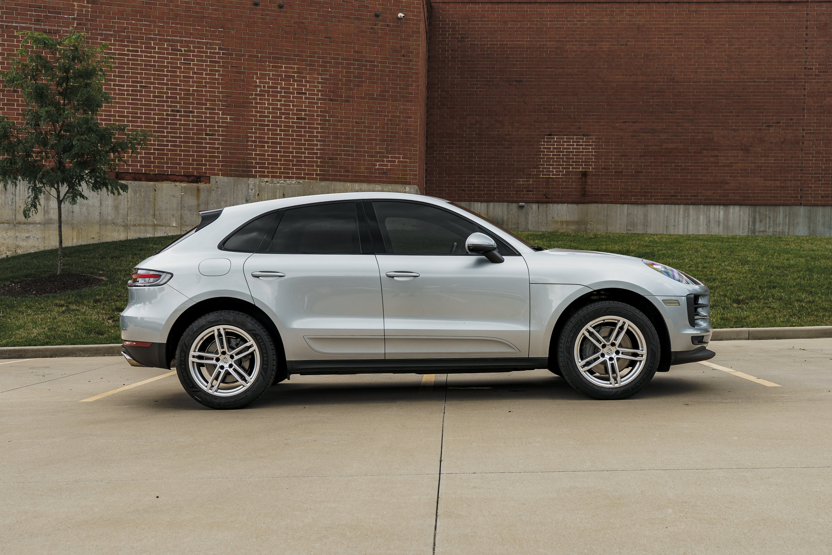Used 2020 Porsche Macan S AWD/4WD image 3