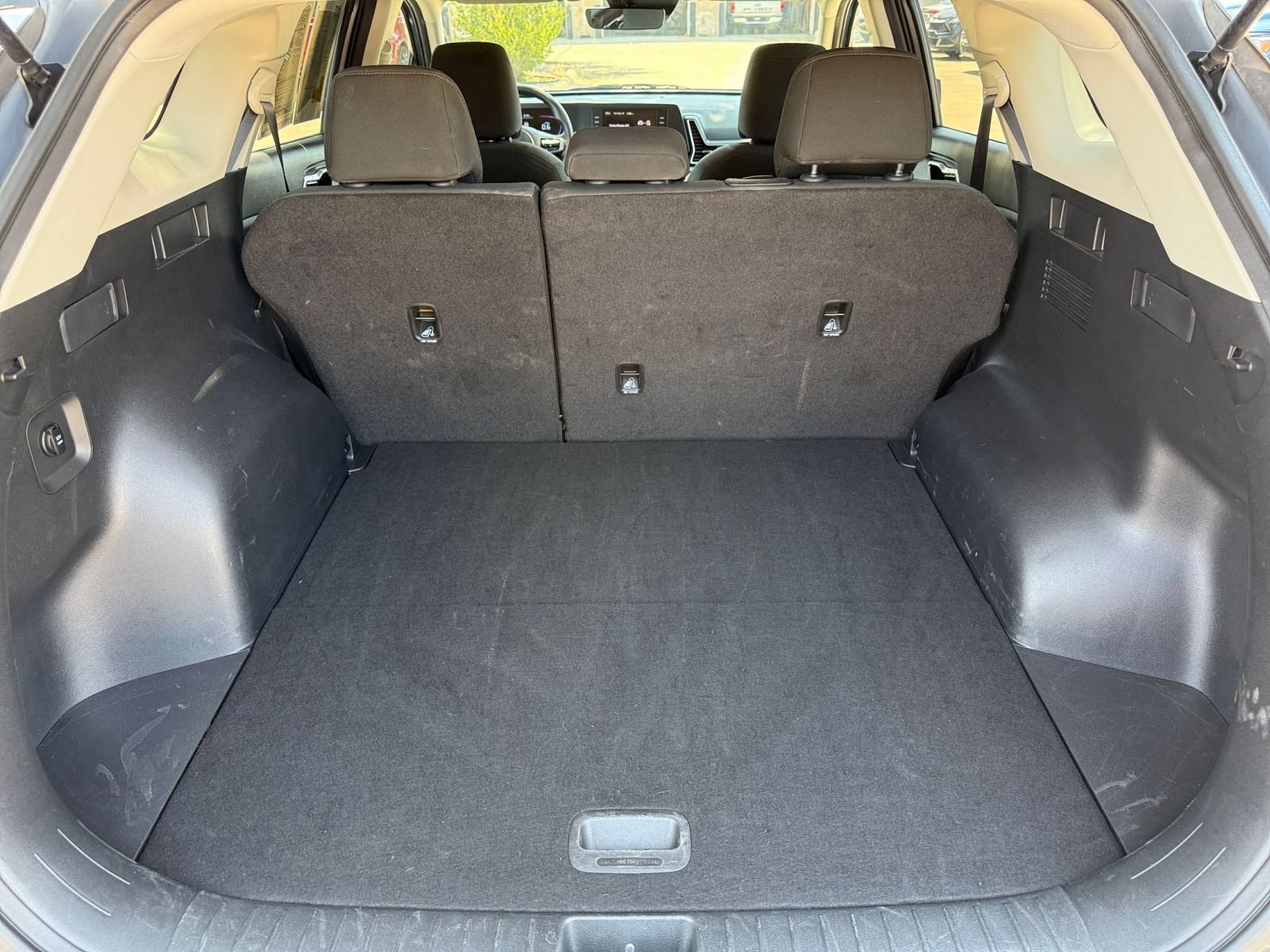 Used 2025 Kia Sportage LX FWD image 30