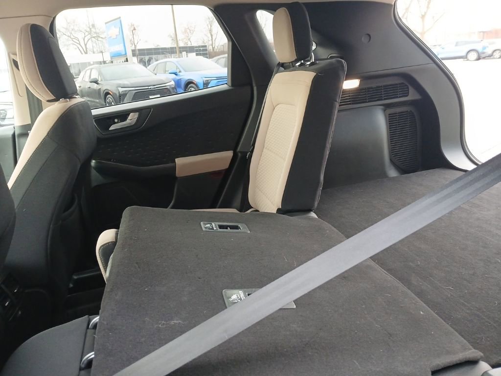 Used 2020 Ford Escape SE image 28