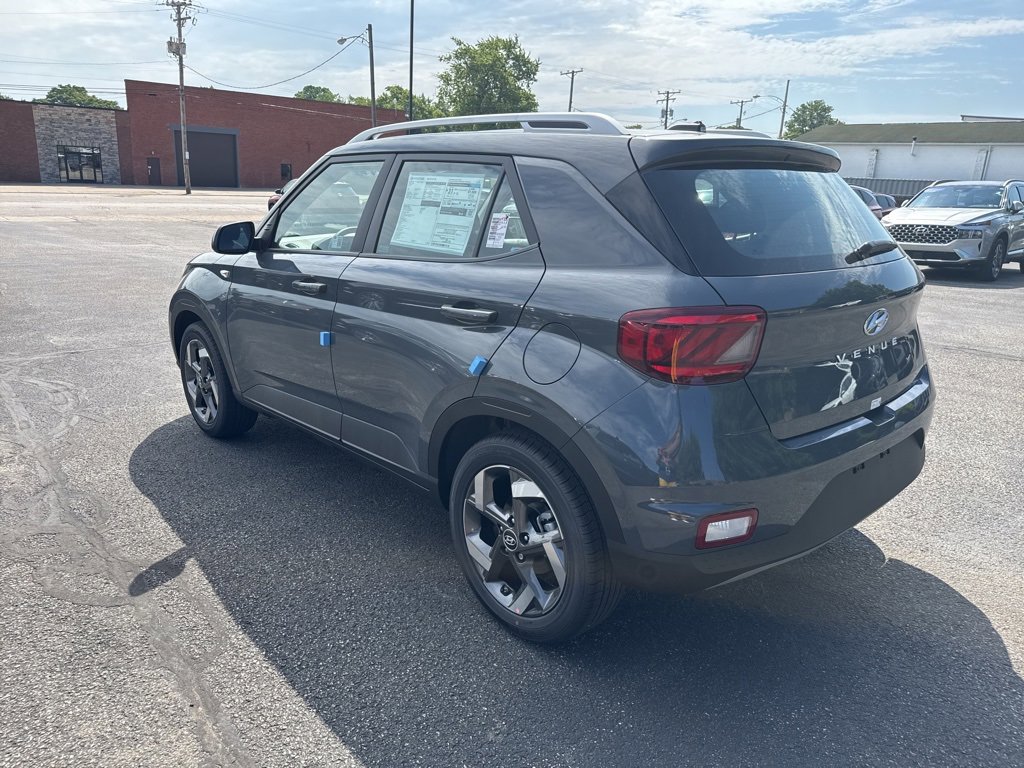 New 2025 Hyundai Venue SEL image 5