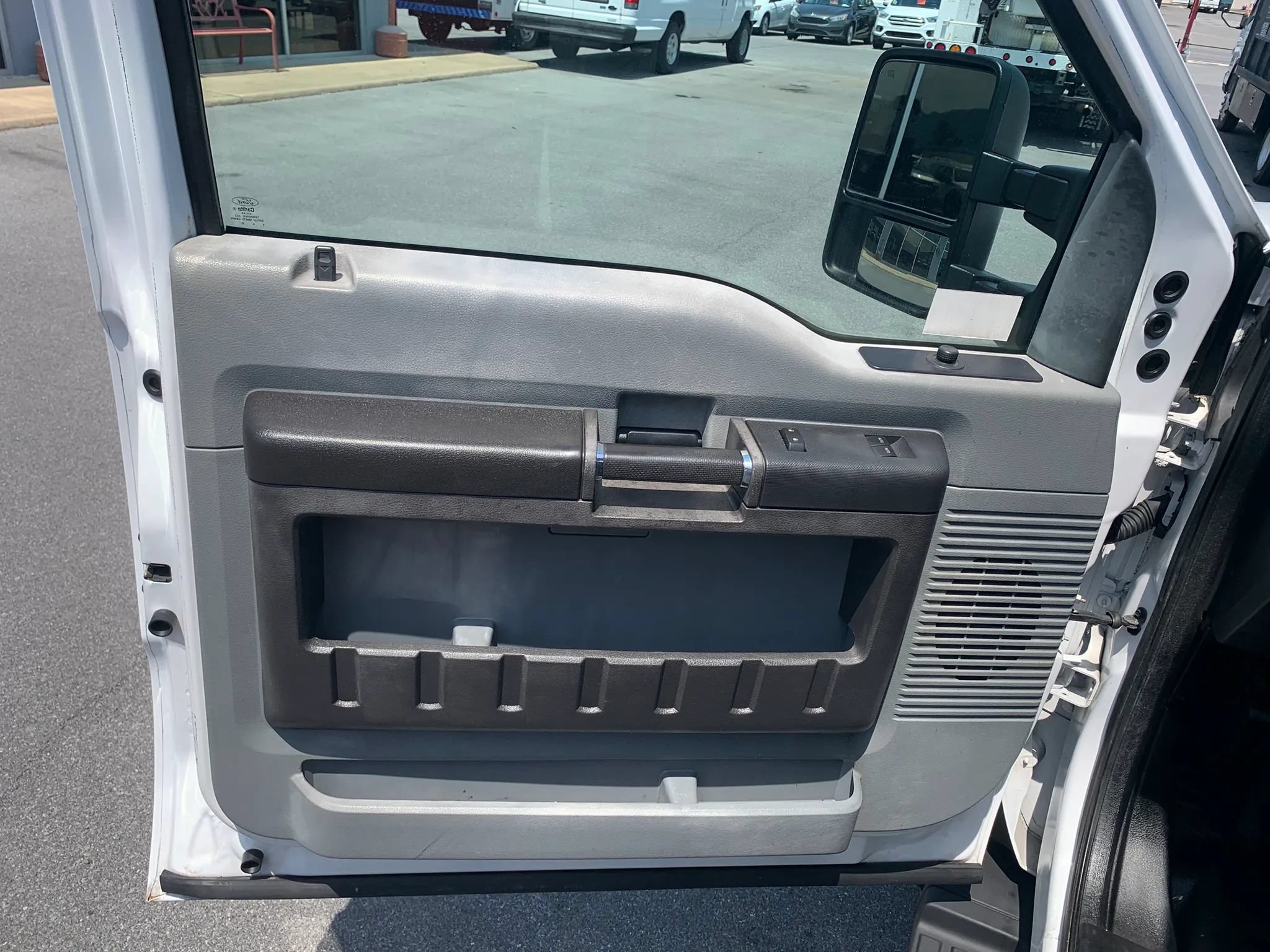 Used 2015 Ford F550 4x4 Regular Cab Super Duty image 9