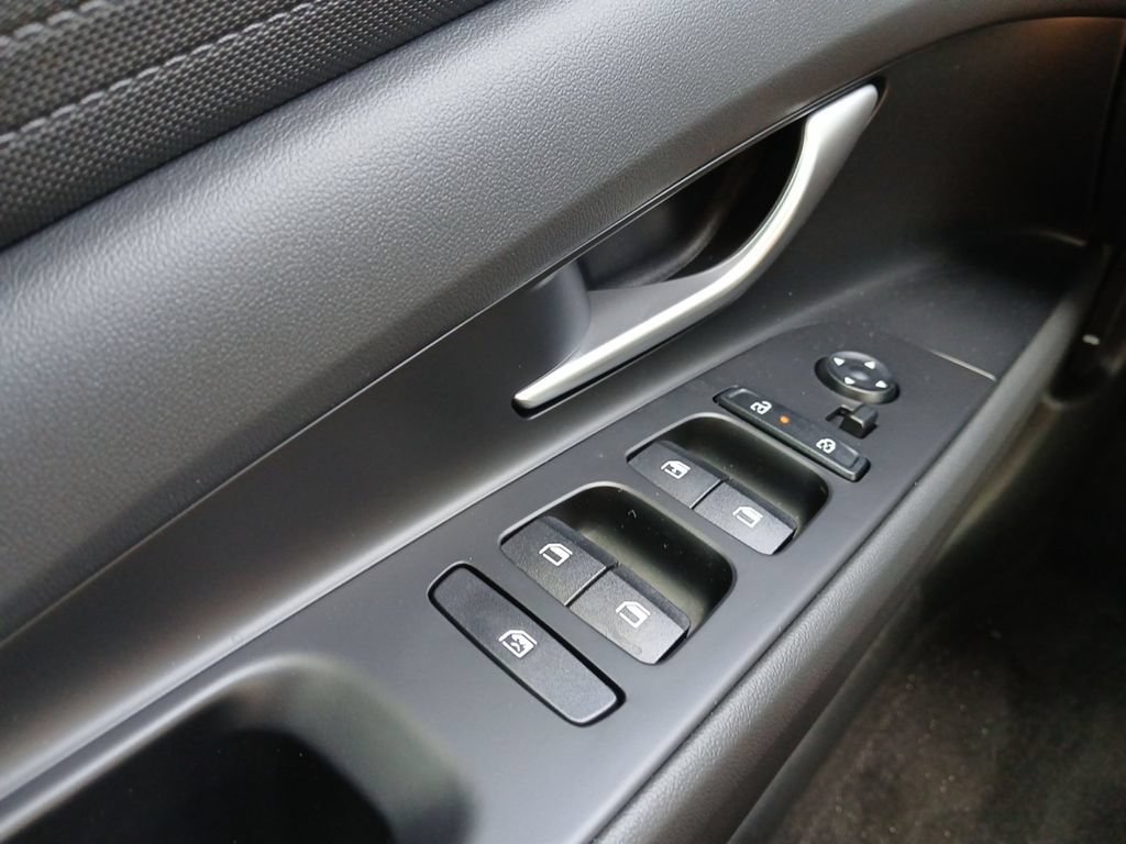 New 2026 Hyundai Elantra SE FWD image 21