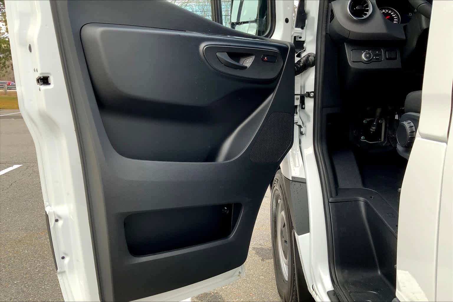 Used 2025 Mercedes-Benz Sprinter 2500 image 14