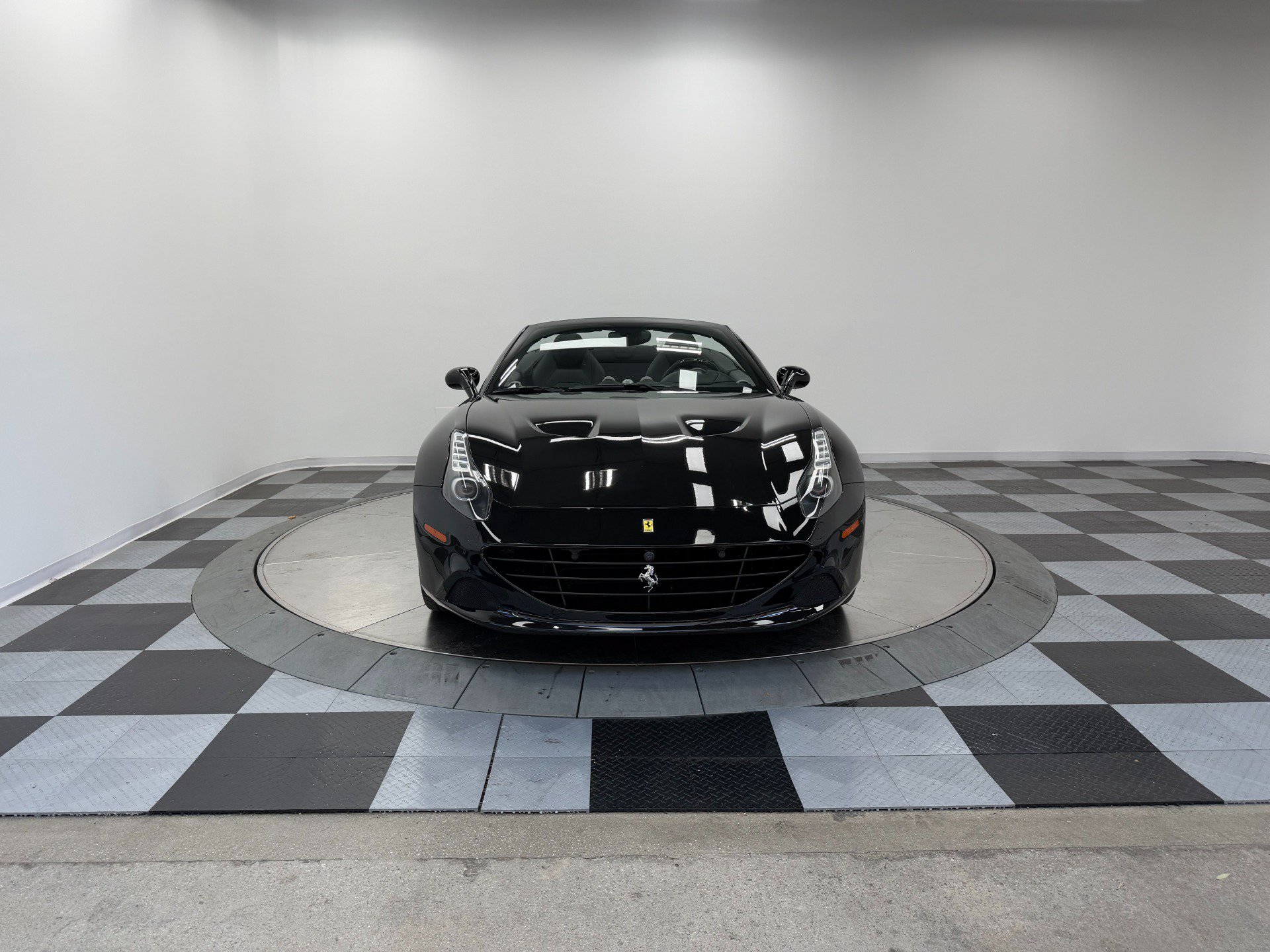 Used 2016 Ferrari California T RWD image 25