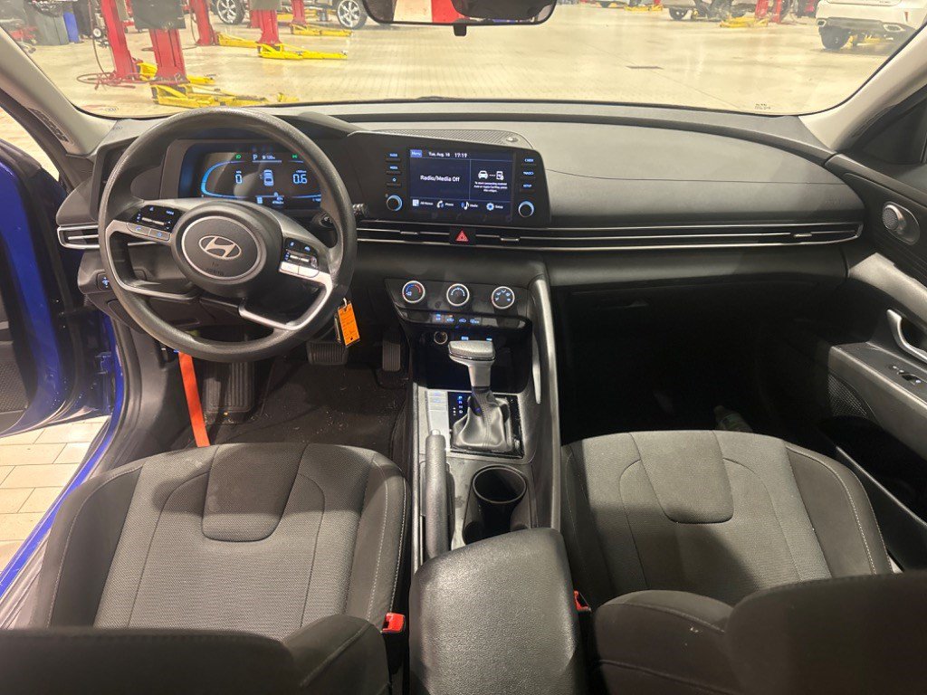 Used 2024 Hyundai Elantra SE FWD image 12