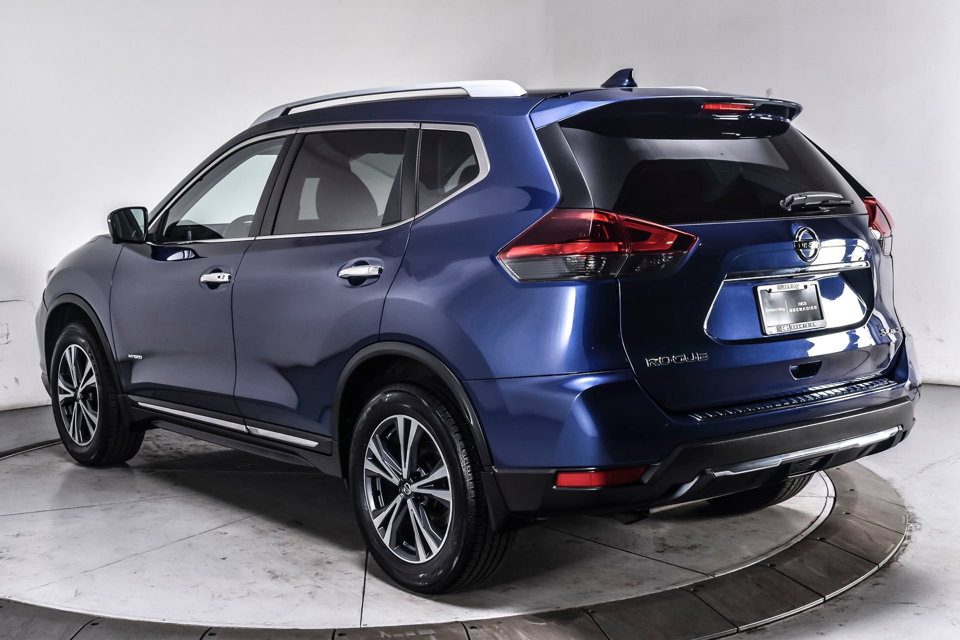 Used 2018 Nissan Rogue SL w/ Premium Package AWD/4WD image 4