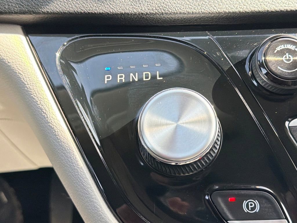 Used 2023 Chrysler Pacifica Touring-L image 17
