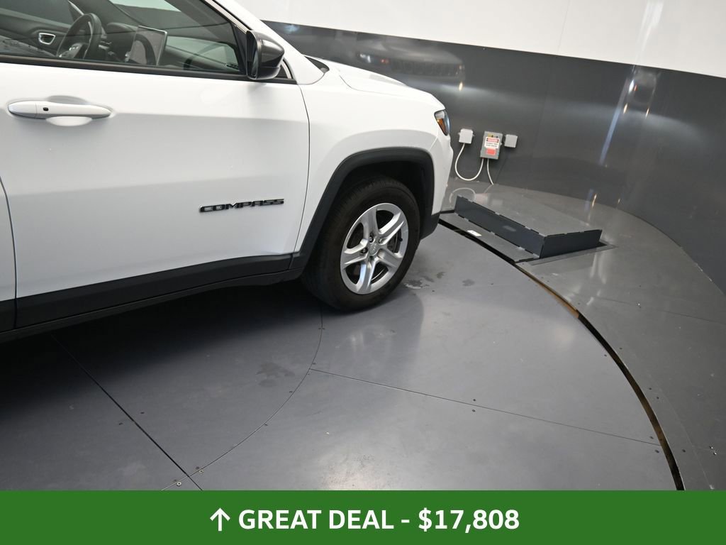 Used 2023 Jeep Compass Latitude image 25