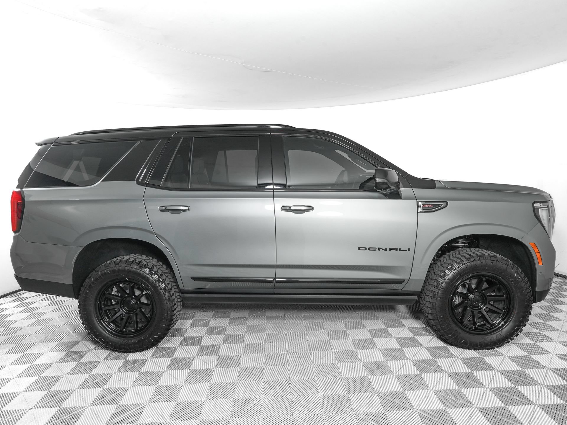 Used 2026 GMC Yukon Denali w/ Sun & Power Step Package AWD/4WD image 4