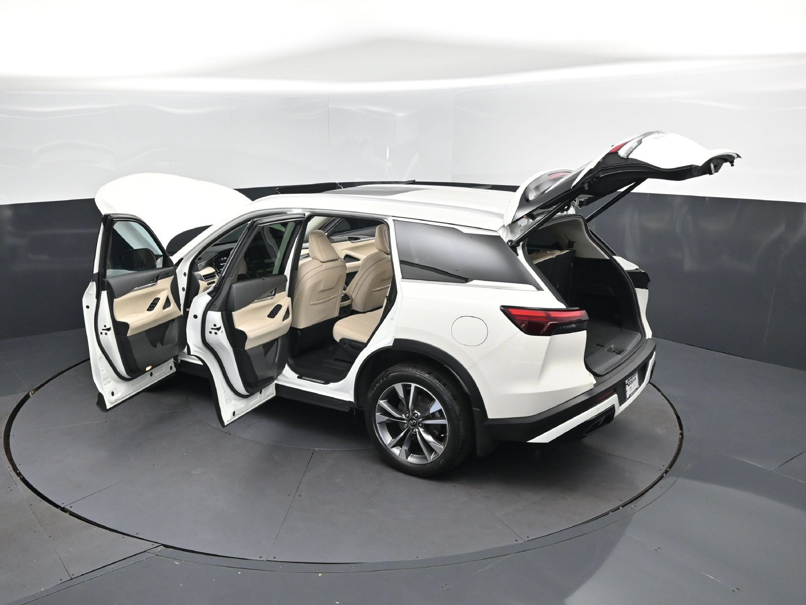Used 2024 INFINITI QX60 Luxe FWD image 2