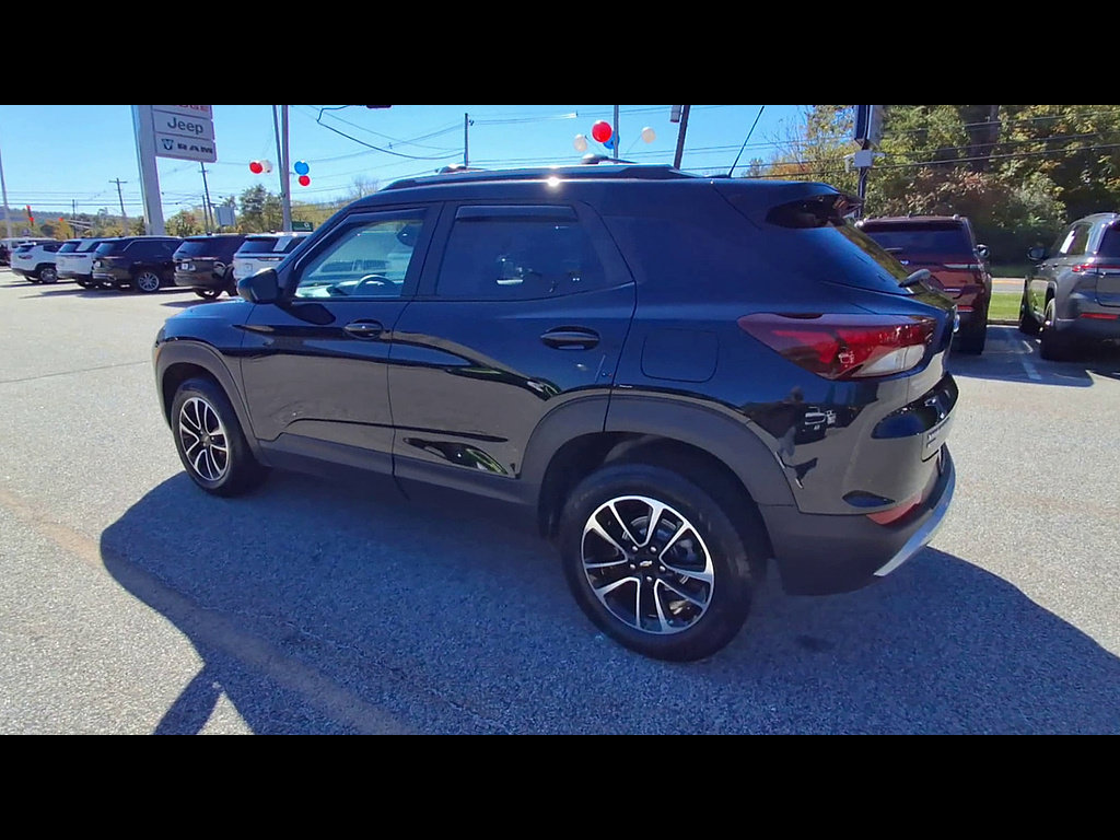 Used 2024 Chevrolet TrailBlazer LT AWD/4WD image 6