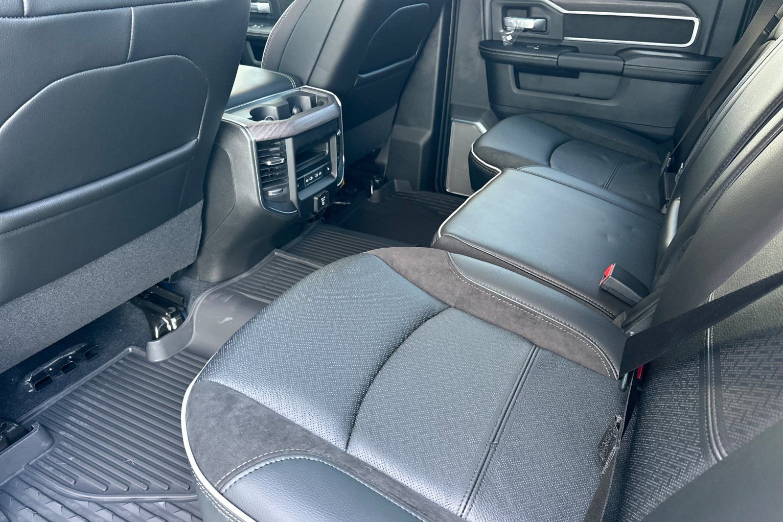 New 2026 RAM 3500 Laramie AWD/4WD image 13