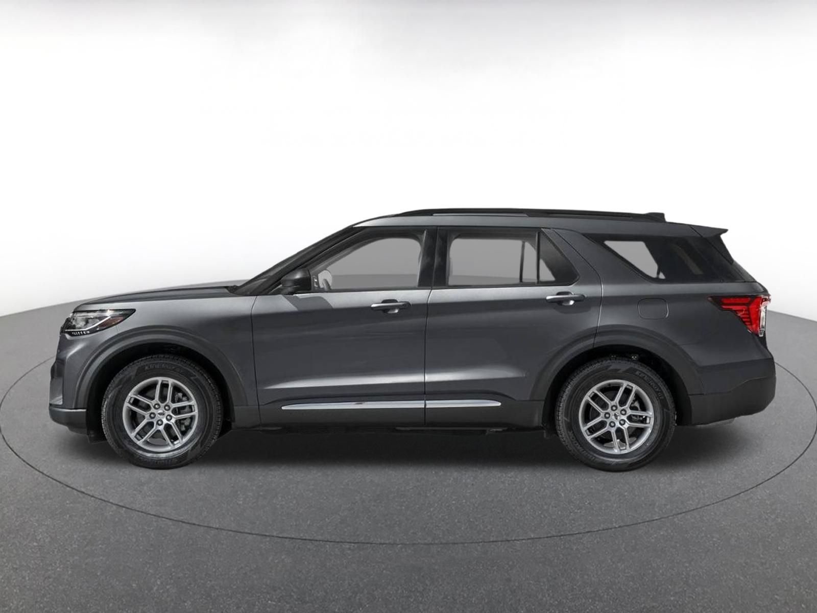 Used 2026 Ford Explorer Active AWD/4WD image 3