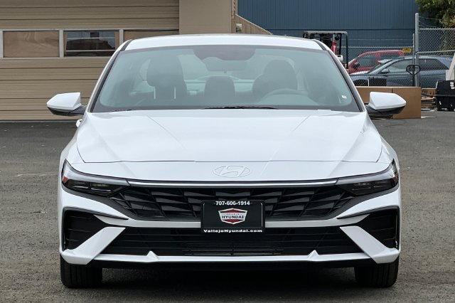 New 2026 Hyundai Elantra SE FWD image 3