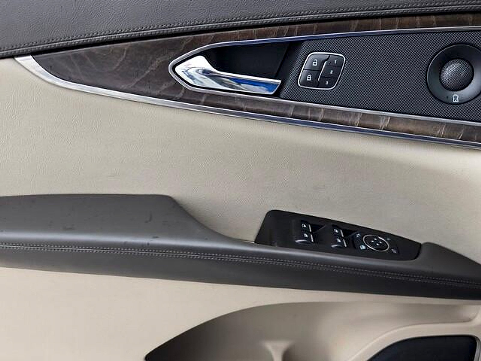 Used 2019 Lincoln Nautilus Reserve FWD image 28