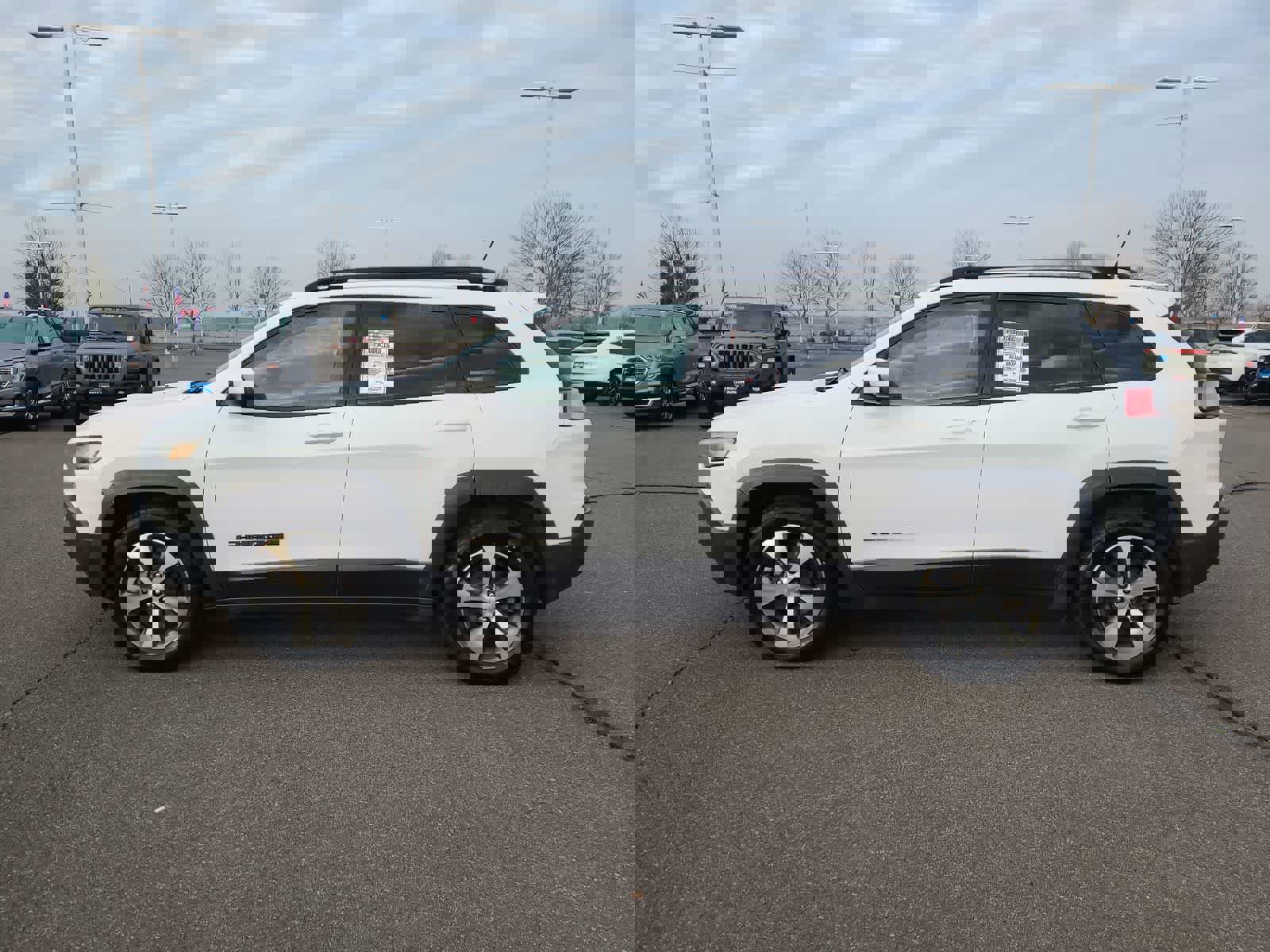 Used 2020 Jeep Cherokee Latitude w/ Quick Order Package 26F North image 11