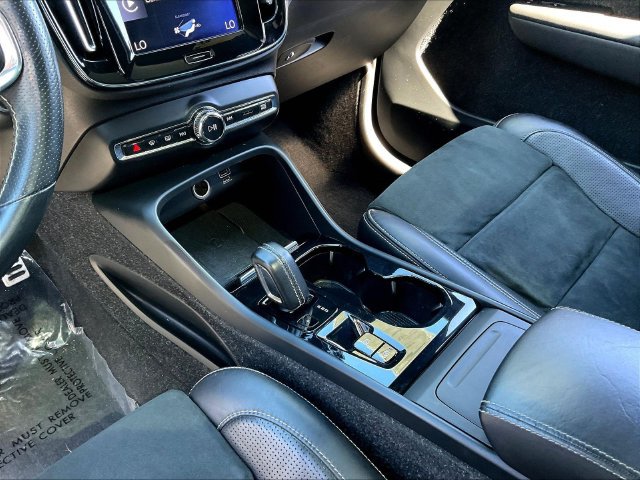 Used 2020 Volvo XC40 T5 R-Design w/ Protection Package Premier AWD/4WD image 19