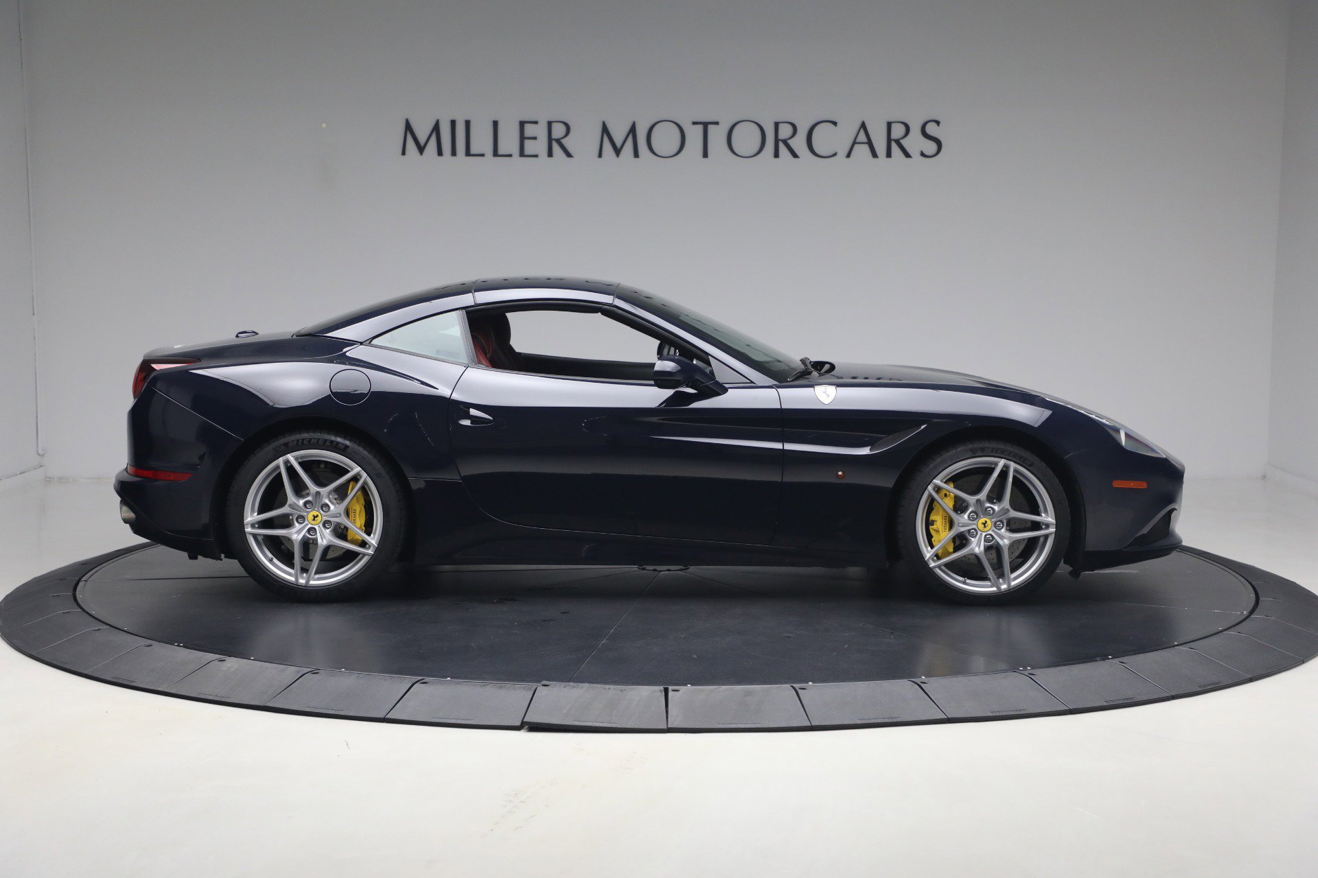 Certified 2016 Ferrari California T RWD image 31