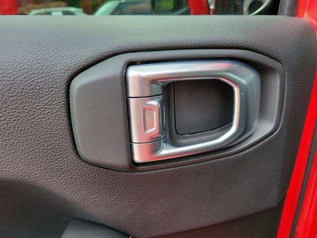 Used 2024 Jeep Wrangler Unlimited Sahara image 12